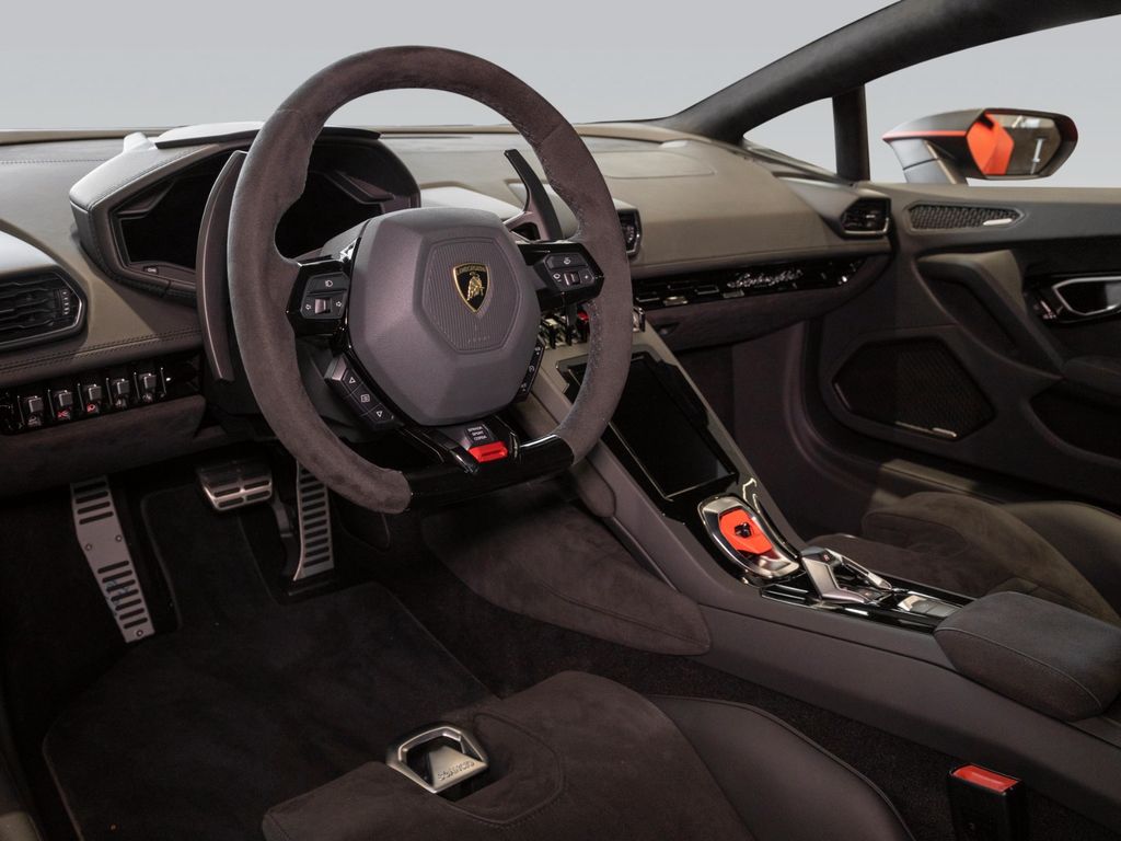 LAMBORGHINI HURACÁN coupé EVO RWD | oranžová metalíza | předváděcí auto | skladem | od autorizovaného prodejce | online nákup | online prodej | super cena | autoibuy.com